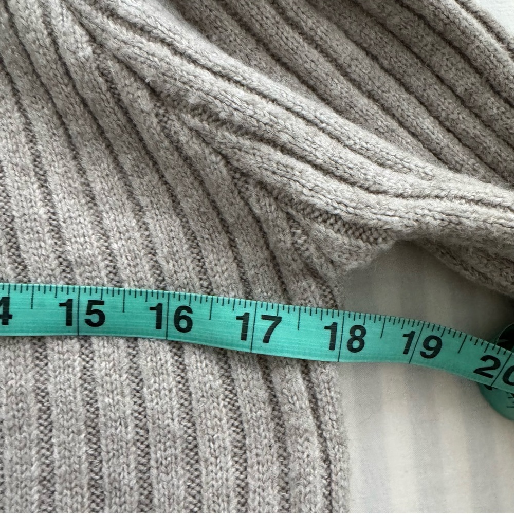 Off-Shoulder Ribbed Sweater - Picture 4 of 4